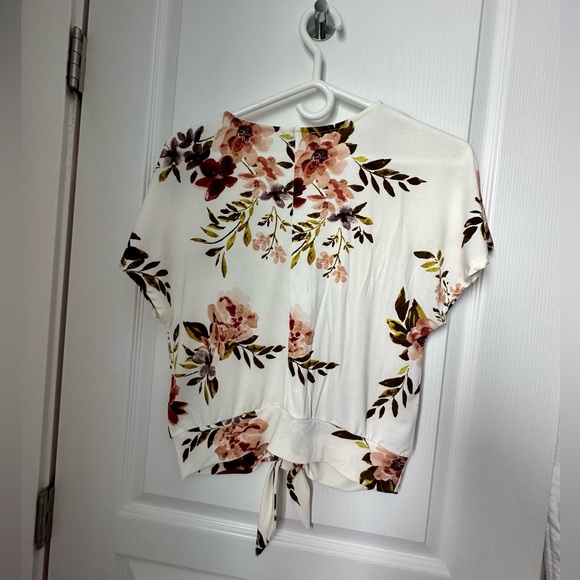 Dynamite Size S. Tie front floral print with a bit of stretch. - Picture 2 of 4